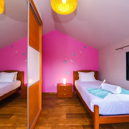 Дом отдыха The Cozy Pink House Понта-ду-Сол