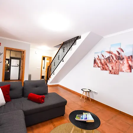 The Cozy Pink House Дом отдыха Понта-ду-Сол