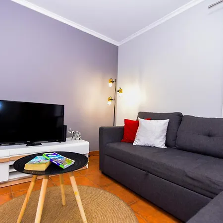 Дом отдыха The Cozy Pink House *